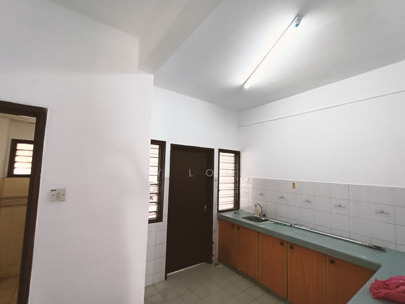 2-storey Terraced House for Rent in Usj 16 (Subang Jaya) - Sky Loong - Kitchen - PropertyGuru.com.my