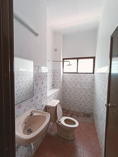 2-storey Terraced House for Rent in Usj 16 (Subang Jaya) - Sky Loong - Bathroom - PropertyGuru.com.my