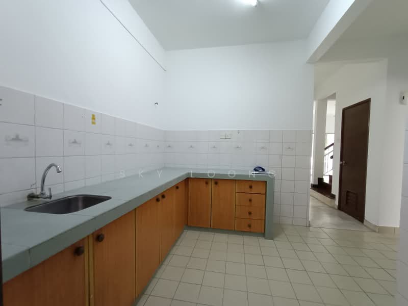 2-storey Terraced House for Rent in Usj 16 (Subang Jaya) - Sky Loong - Kitchen - PropertyGuru.com.my