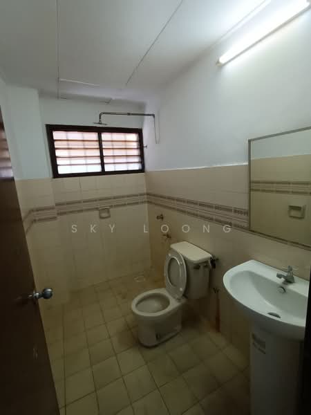 2-storey Terraced House for Rent in Usj 16 (Subang Jaya) - Sky Loong - Bathroom - PropertyGuru.com.my