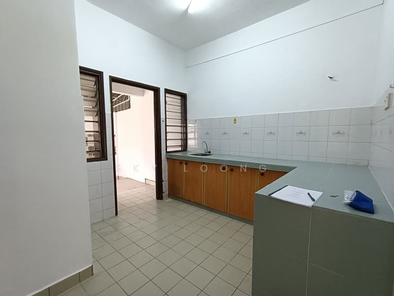 2-storey Terraced House for Rent in Usj 16 (Subang Jaya) - Sky Loong - Kitchen - PropertyGuru.com.my