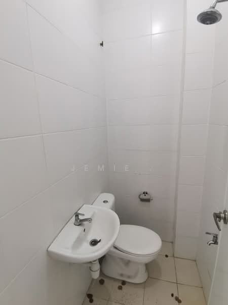Kondominium untuk Disewa di The Seed Taman Sutera Utama - Jemie . - Bathroom - PropertyGuru.com.my