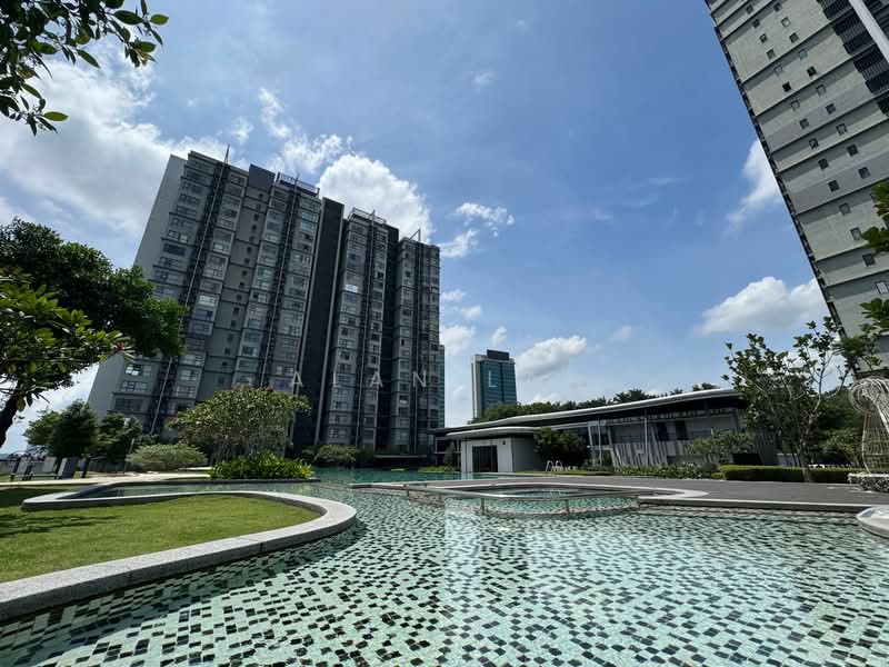 Service Residence for Sale at HYVE - Alan Lai - Pool - PropertyGuru.com.my