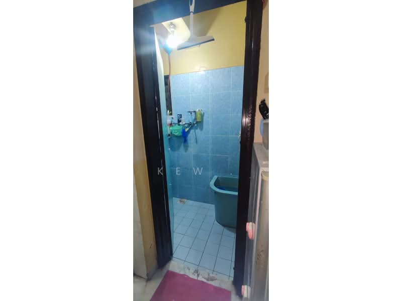 Pangsapuri untuk Dijual di Garden Tower - Kew . - Bathroom - PropertyGuru.com.my