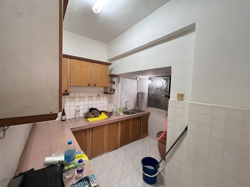 Pangsapuri untuk Dijual di Garden Tower - Kew . - Kitchen - PropertyGuru.com.my