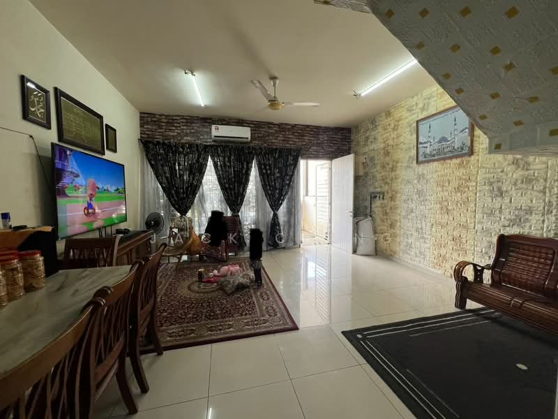 2-storey Terraced House for Sale in Bandar Tasik Puteri (Rawang) - Jack Cheng - Living Room - PropertyGuru.com.my