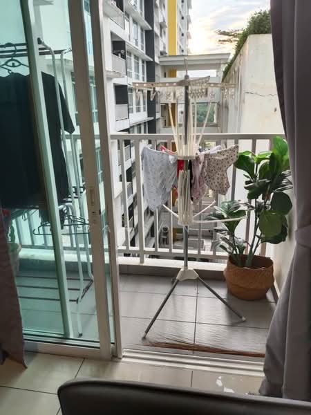 Servis Apartment untuk Dijual di Twin Danga Residence - Carson . - Balcony - PropertyGuru.com.my
