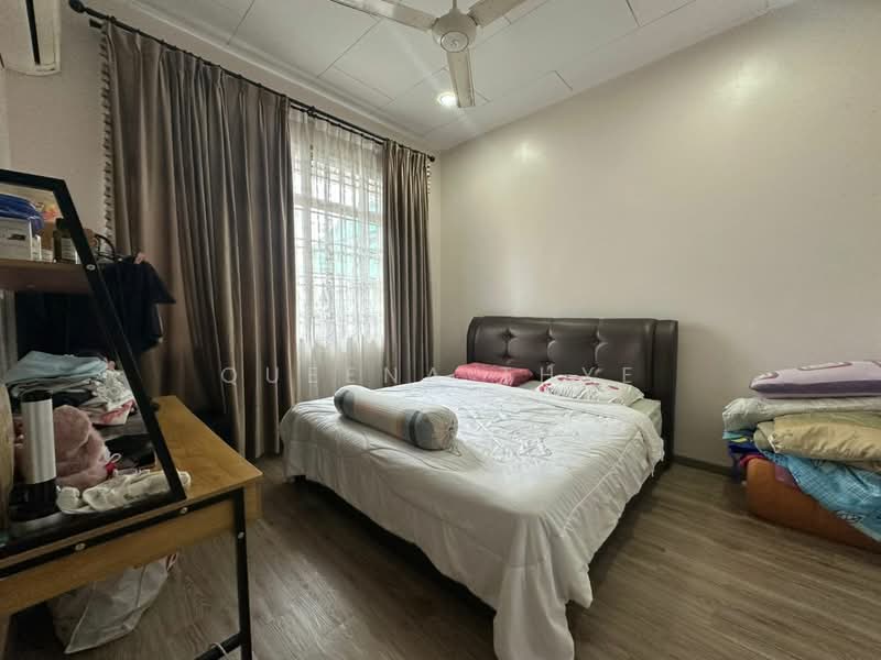 Rumah Berkembar untuk Dijual di Taman Bukit Jaya (Ulu Tiram) - Queena Thye - Bedroom - PropertyGuru.com.my