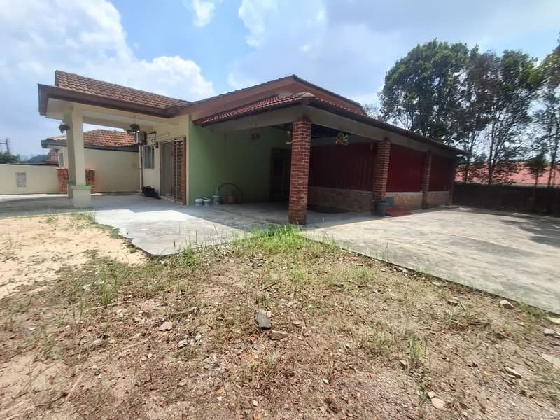 1-storey Terraced House for Sale in Bandar Putra Permai (Seri Kembangan) - Vee Muru - Exterior - PropertyGuru.com.my