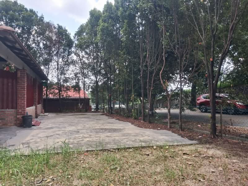 1-storey Terraced House for Sale in Bandar Putra Permai (Seri Kembangan) - Vee Muru - Exterior - PropertyGuru.com.my