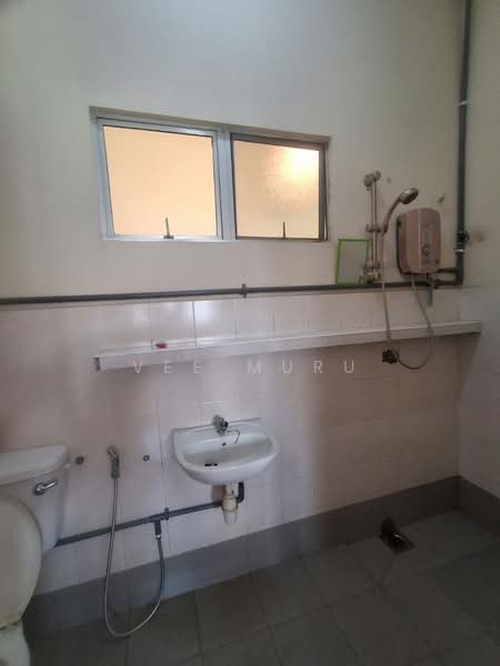 1-storey Terraced House for Sale in Bandar Putra Permai (Seri Kembangan) - Vee Muru - Bathroom - PropertyGuru.com.my