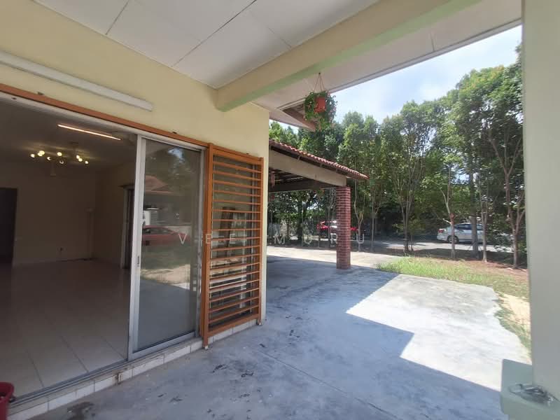1-storey Terraced House for Sale in Bandar Putra Permai (Seri Kembangan) - Vee Muru - Exterior - PropertyGuru.com.my