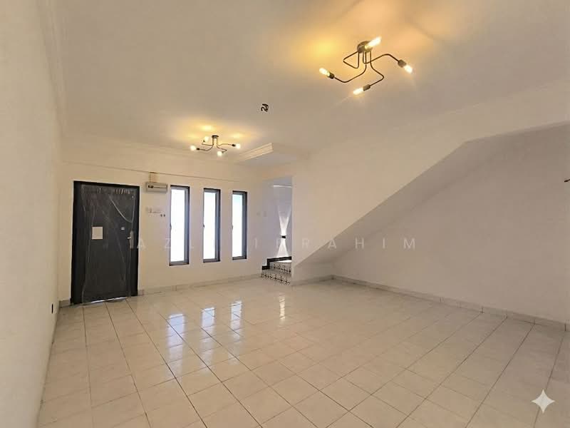 Rumah Teres 2 Tingkat untuk Dijual di Kota Perdana (Seri Kembangan) - Azli Ibrahim - Living Room - PropertyGuru.com.my