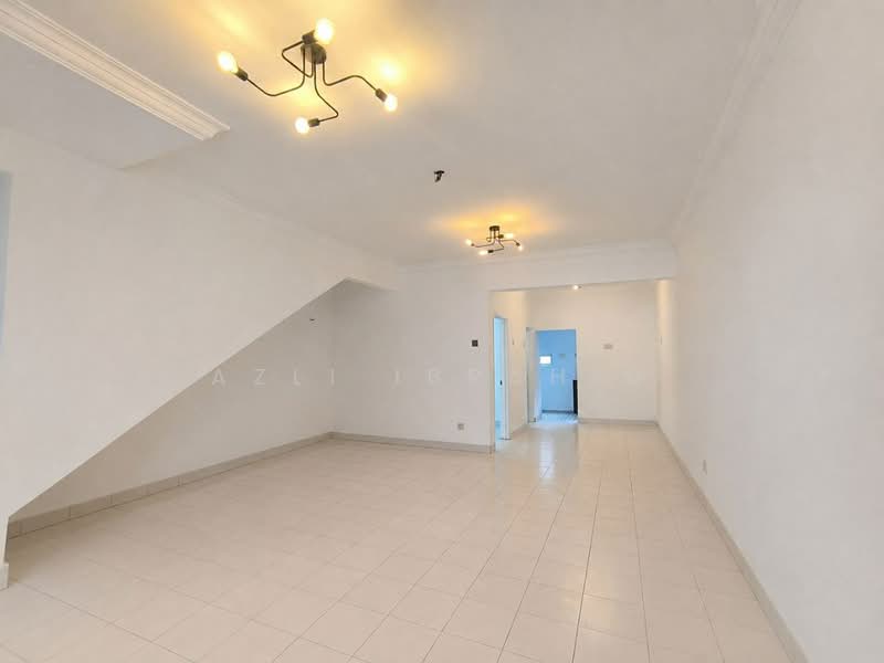 Rumah Teres 2 Tingkat untuk Dijual di Kota Perdana (Seri Kembangan) - Azli Ibrahim - Living Room - PropertyGuru.com.my