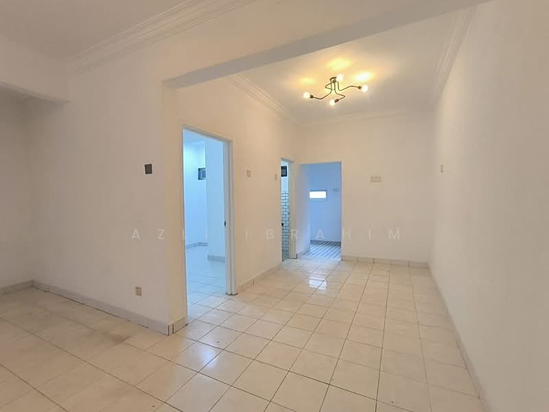 Rumah Teres 2 Tingkat untuk Dijual di Kota Perdana (Seri Kembangan) - Azli Ibrahim - Living Room - PropertyGuru.com.my