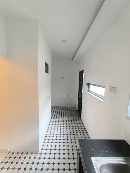 Rumah Teres 2 Tingkat untuk Dijual di Kota Perdana (Seri Kembangan) - Azli Ibrahim - Corridor - PropertyGuru.com.my