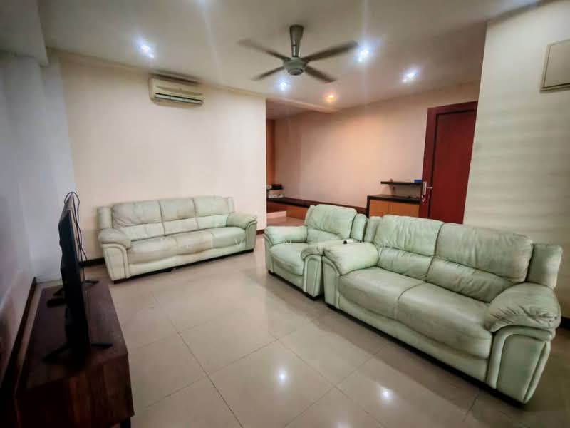 3-storey Terraced House for Rent in Taman Desa Green (Jelutong) - Kelvin Tan - Living Room - PropertyGuru.com.my