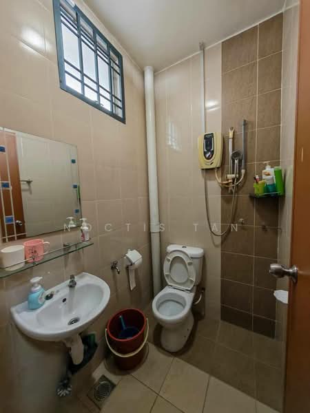 Rumah Teres 2 Tingkat untuk Dijual di Taman Bestari Indah (Ulu Tiram) - Noctis Tan - Bathroom - PropertyGuru.com.my