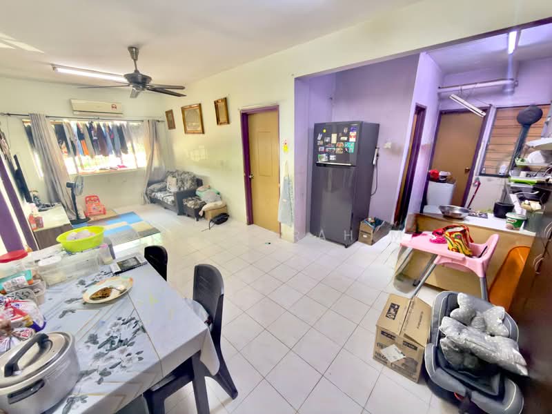 Pangsapuri untuk Dijual di Seri Jati - Azli Ibrahim - Living Room - PropertyGuru.com.my