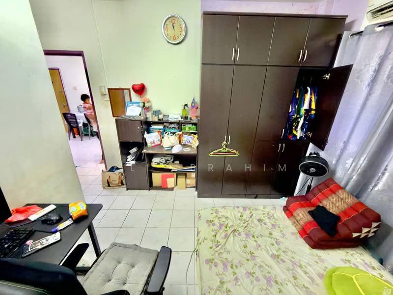 Pangsapuri untuk Dijual di Seri Jati - Azli Ibrahim - Bedroom - PropertyGuru.com.my
