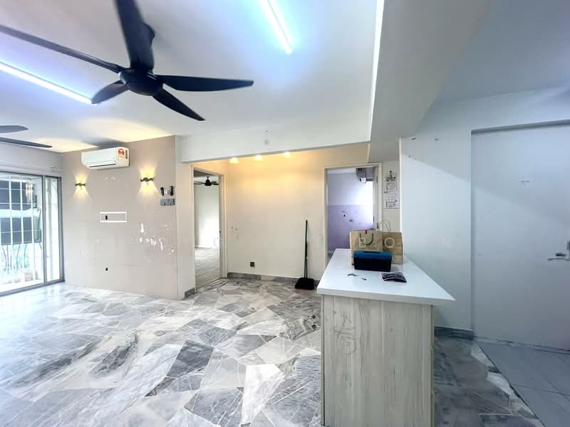 Pangsapuri untuk Dijual di Subang Ville Ehsan - Chong Kai Boon - Living Room - PropertyGuru.com.my