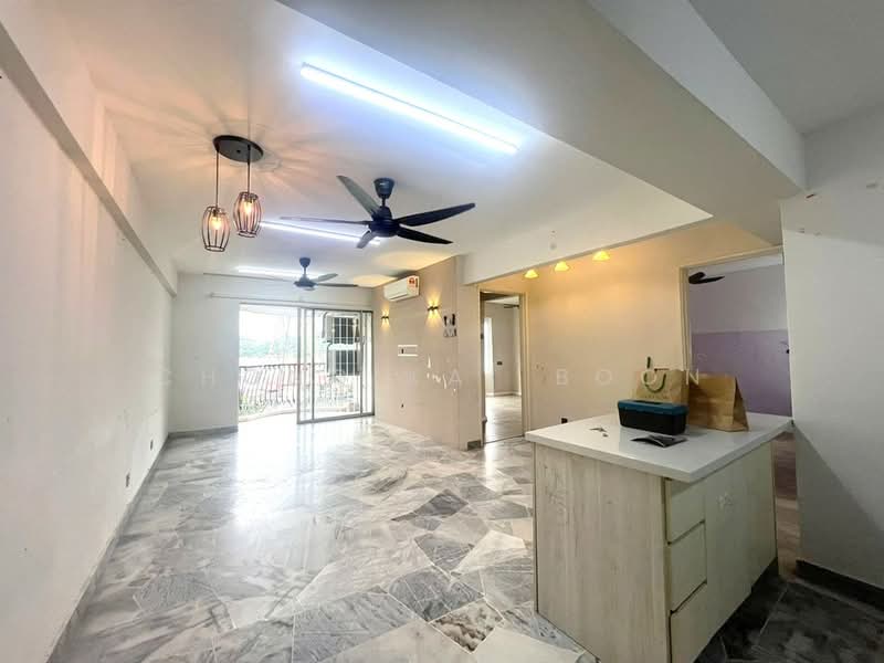 Pangsapuri untuk Dijual di Subang Ville Ehsan - Chong Kai Boon - Living Room - PropertyGuru.com.my