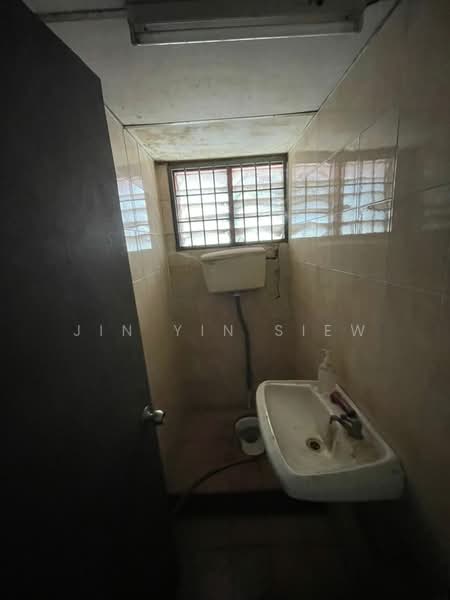 Factory for Rent in Nilai 3 (Nilai) - Jin Yin Siew - Bathroom - PropertyGuru.com.my