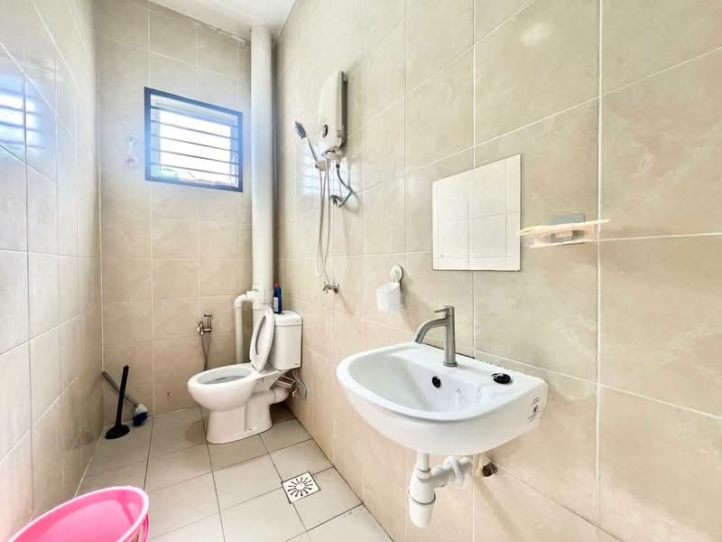 Pangsapuri untuk Dijual di Putra Impian - Ashraf Azwan - Bathroom - PropertyGuru.com.my