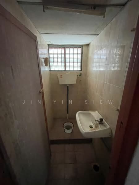 Factory for Sale in Nilai 3 (Nilai) - Jin Yin Siew - Bathroom - PropertyGuru.com.my
