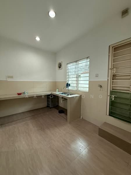 Rumah Berkembar untuk Dijual di Seksyen 8 (Petaling Jaya) - Aaron Yong - Kitchen - PropertyGuru.com.my