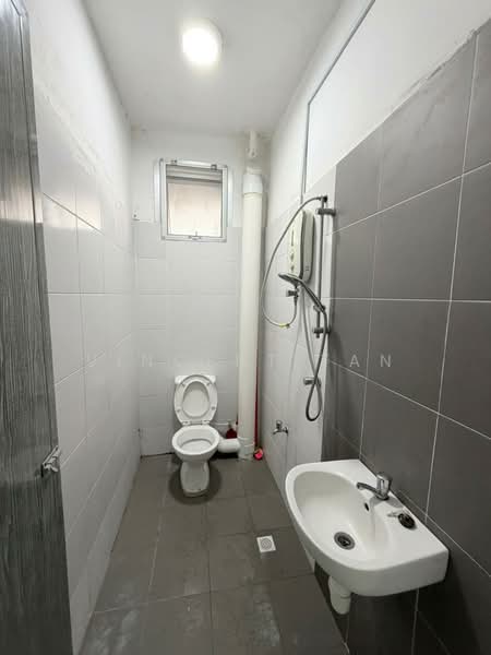 Pangsapuri untuk Disewa di The Rise Collection 2 - Vincent Tan - Bathroom - PropertyGuru.com.my