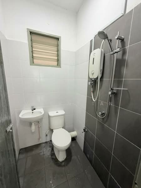 Pangsapuri untuk Disewa di The Rise Collection 2 - Vincent Tan - Bathroom - PropertyGuru.com.my
