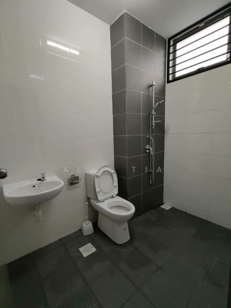 2-storey Terraced House for Rent in Taman Redang (Johor Bahru) - Alan Tia - Bathroom - PropertyGuru.com.my