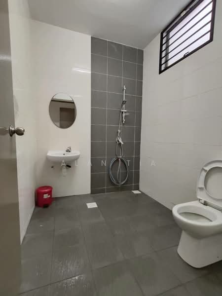 2-storey Terraced House for Rent in Taman Redang (Johor Bahru) - Alan Tia - Bathroom - PropertyGuru.com.my