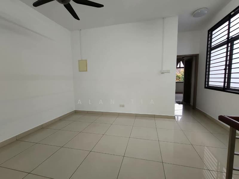 2-storey Terraced House for Rent in Taman Redang (Johor Bahru) - Alan Tia - Living Room - PropertyGuru.com.my