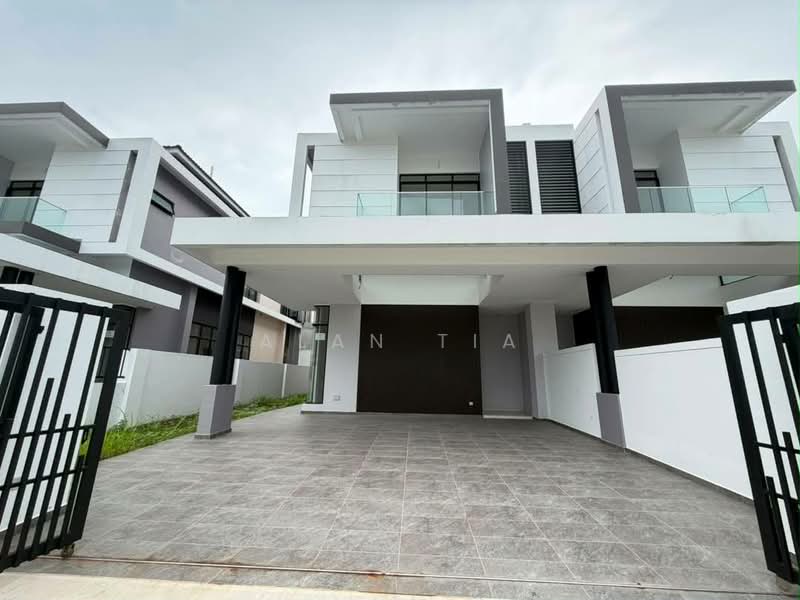 Cluster House for Sale in Austin Crest (Johor Bahru) - Alan Tia - Exterior - PropertyGuru.com.my