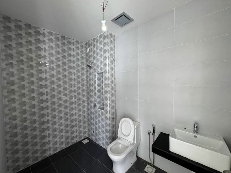 1-storey Terraced House for Rent in Kuala Selangor (Selangor) - Rina Ahmad - Bathroom - PropertyGuru.com.my