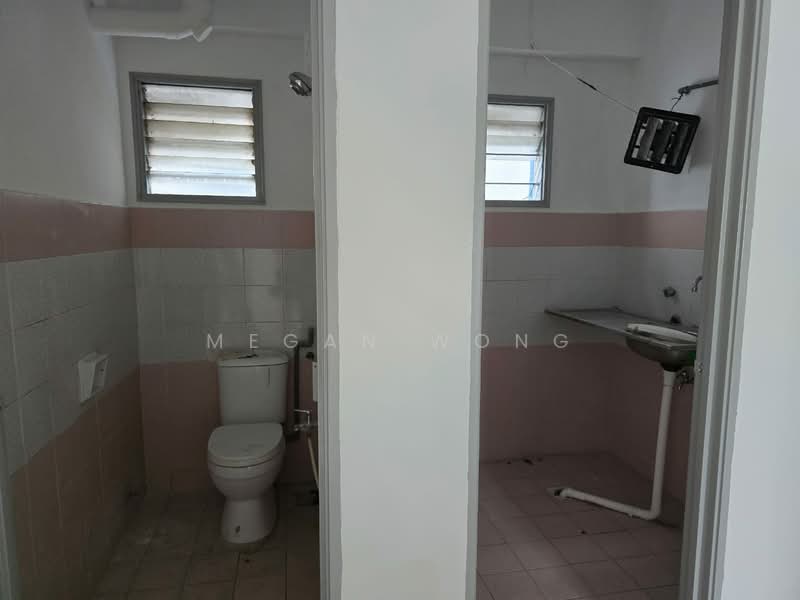 Kondominium untuk Dijual di Pandan Heights Condominium - Megan Wong - Bathroom - PropertyGuru.com.my