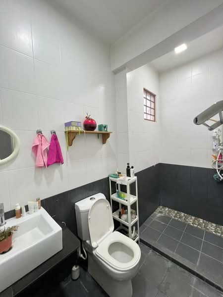 Rumah Bandar untuk Dijual di Petaling Jaya (Selangor) - Kiing TW - Bathroom - PropertyGuru.com.my