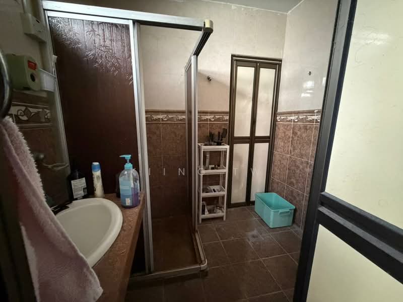 Rumah Teres 2-Tingkat untuk Dijual di Bandar Sri Damansara (Selangor) - Kiing TW - Bathroom - PropertyGuru.com.my