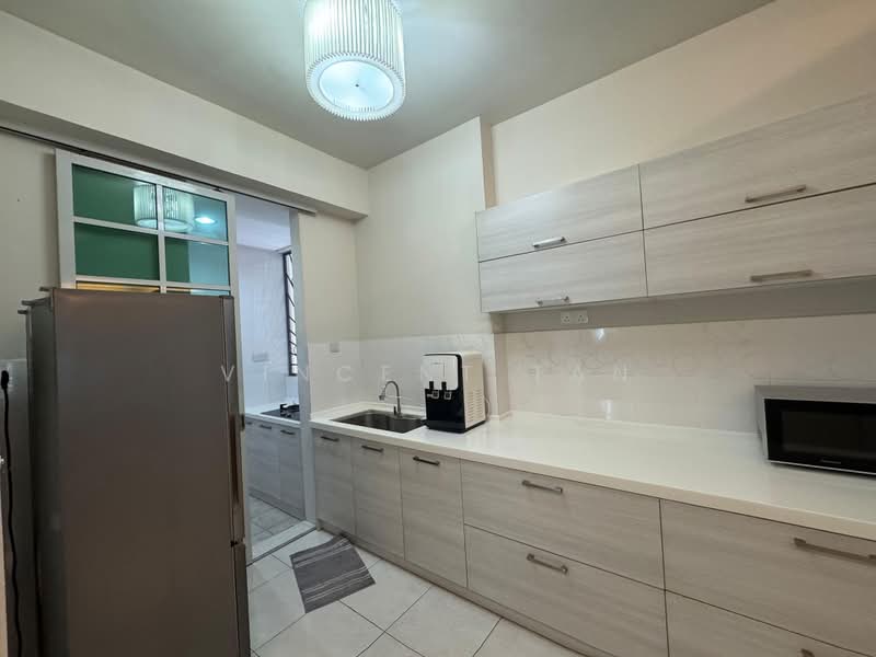 Kondominium untuk Disewa di The Brezza - Vincent Tan - Kitchen - PropertyGuru.com.my