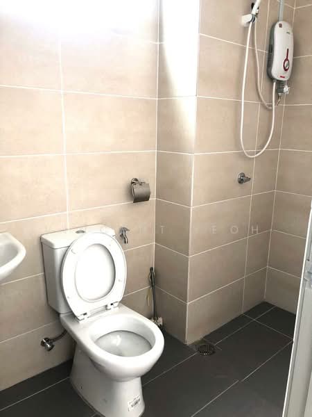 Condominium for Sale at Iris Residence - Vincent Yeoh - Bathroom - PropertyGuru.com.my