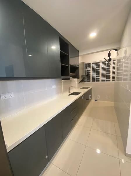 Condominium for Sale at Iris Residence - Vincent Yeoh - Kitchen - PropertyGuru.com.my