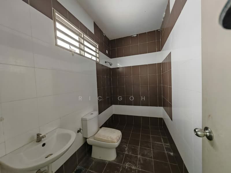 Rumah Teres 3 Tingkat untuk Dijual di Taman Lembah Indah (Simpang Ampat) - Ric Goh - Bathroom - PropertyGuru.com.my