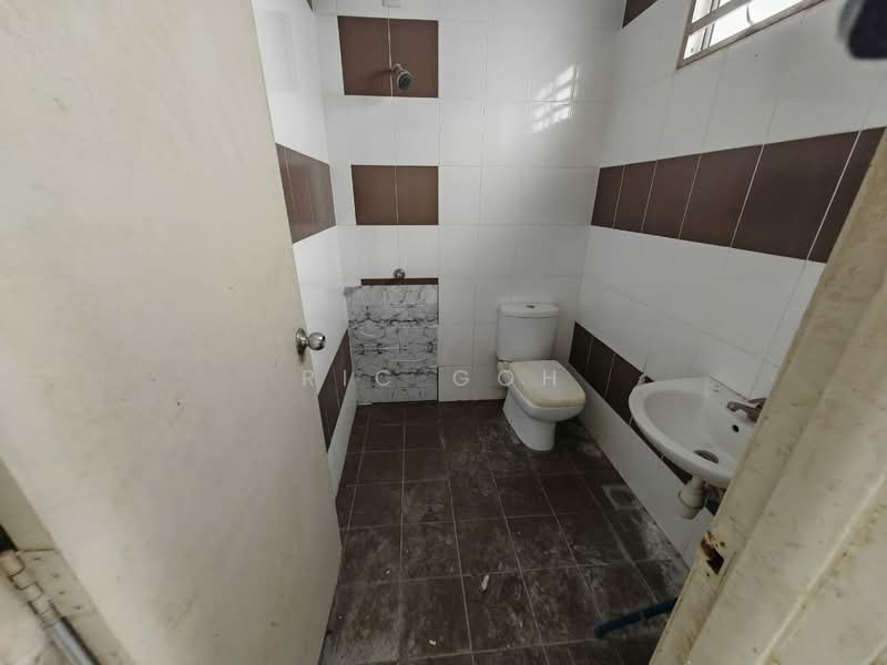 Rumah Teres 3 Tingkat untuk Dijual di Taman Lembah Indah (Simpang Ampat) - Ric Goh - Bathroom - PropertyGuru.com.my