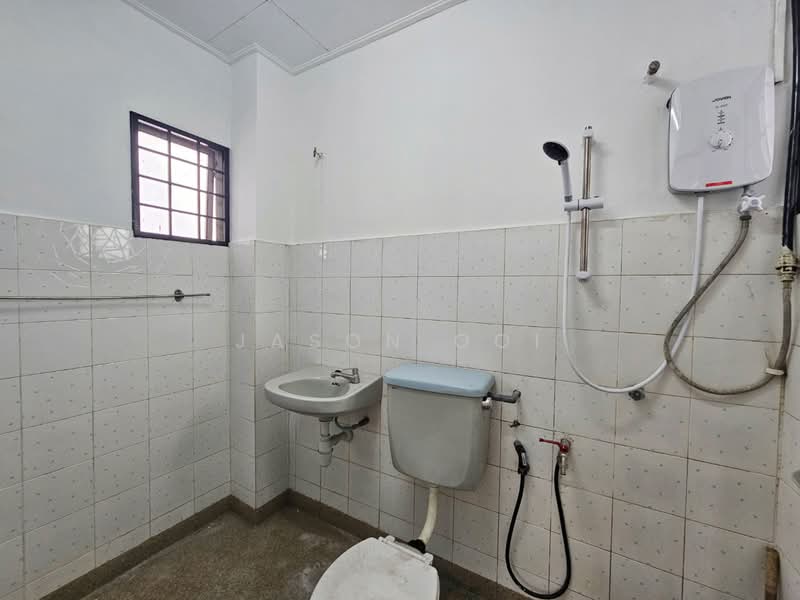 Rumah Teres 2 Tingkat untuk Disewa di Usj 11 (Subang Jaya) - Jason Ooi - Bathroom - PropertyGuru.com.my
