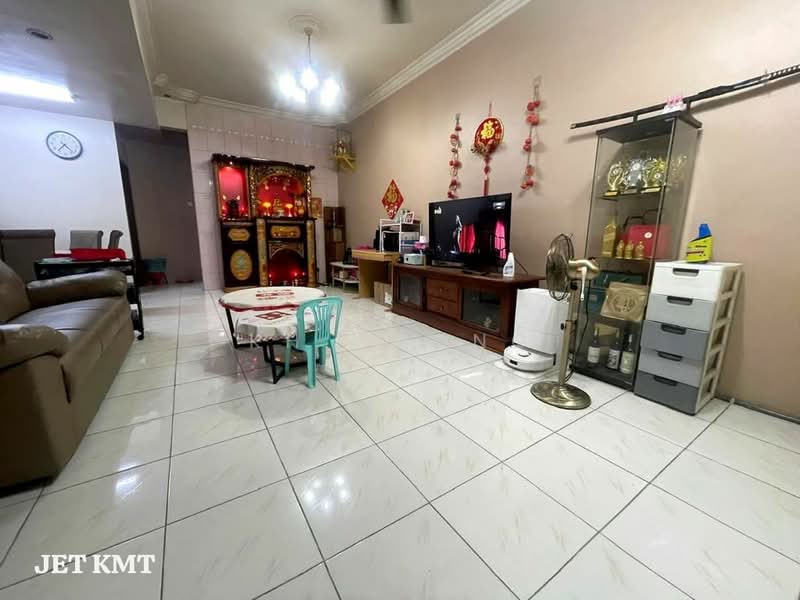 2-storey Terraced House for Sale in Taman Suria Pendamar (Pelabuhan Klang) - KH Chong - Living Room - PropertyGuru.com.my