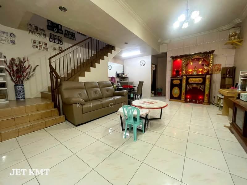 2-storey Terraced House for Sale in Taman Suria Pendamar (Pelabuhan Klang) - KH Chong - Living Room - PropertyGuru.com.my