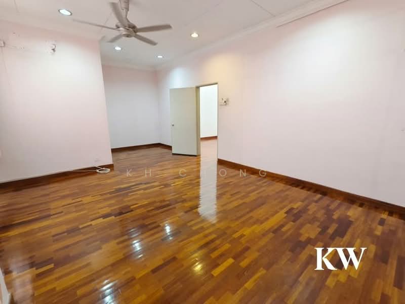 Rumah Teres 2 Tingkat untuk Dijual di Kota Kemuning (Shah Alam) - KH Chong - Living Room - PropertyGuru.com.my