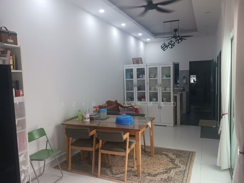 1-storey Terraced House for Sale in Taman Warisan Hijauan (Sepang) - Azira Ahmad - Dining Room - PropertyGuru.com.my